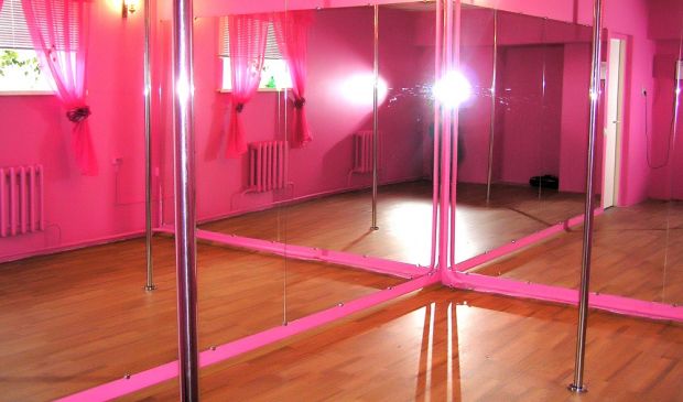 Фотография DekaDance, танцевальная школа для взрослых и детей (70 кв. м. и 16 кв.м.)